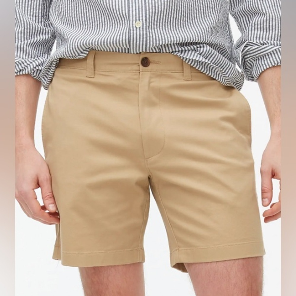 NEW- J. Crew Mens 7" flex chino short. Size 29. Color: British Khaki